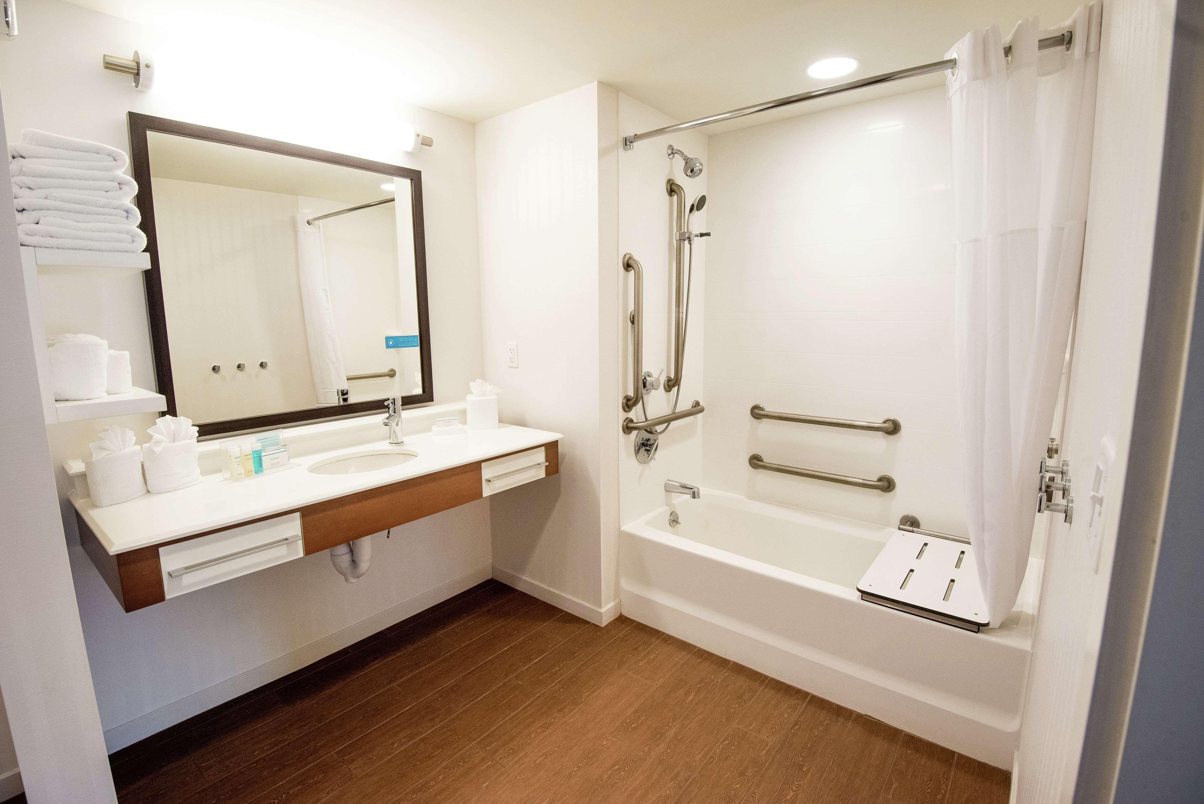 Hampton Inn & Suites Manchester, Vt Экстерьер фото