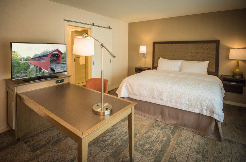 Hampton Inn & Suites Manchester, Vt Экстерьер фото
